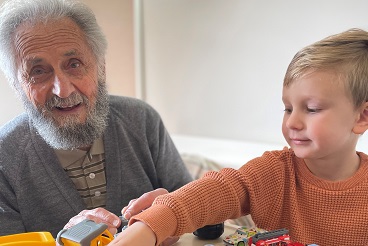 Aged care residents teach a lifetime of skills to children