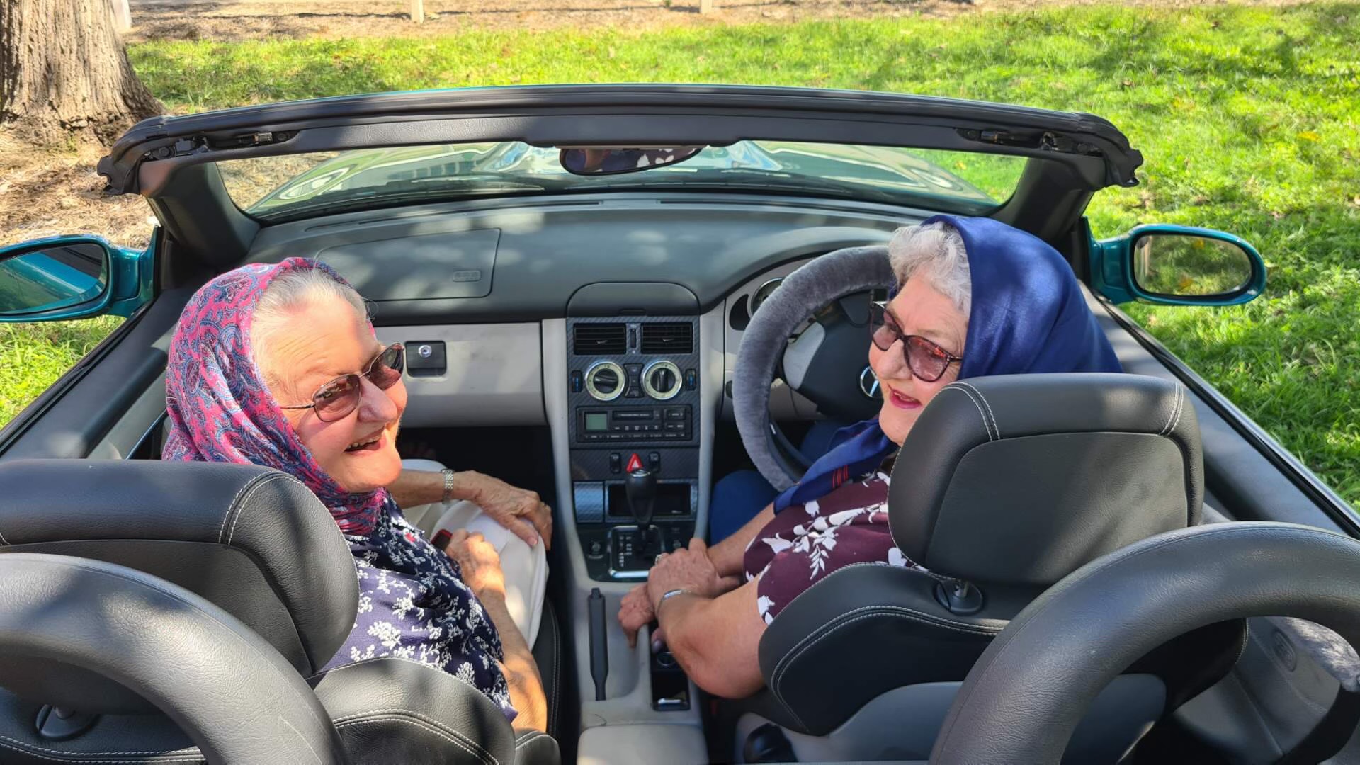 Rowes Bay RL - Margie Scorse and Lynne Clancy on holiday (6).JPG