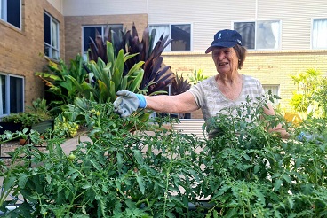 Dianna in the Goodness Garden_.jpg