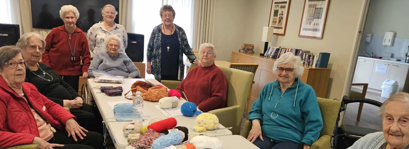 Glendale knitting group_.jpg Glendale knitting group_.jpg