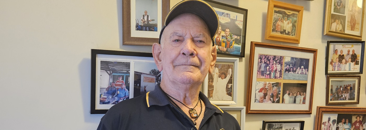 Gordon at his Jurien Bay home.jpg