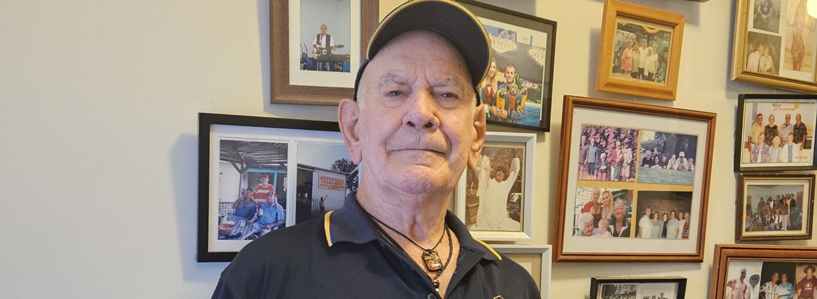Gordon at his Jurien Bay home.jpg Gordon at his Jurien Bay home.jpg