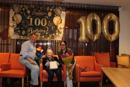 Hella's 100th bday_.jpg Hella's 100th bday_.jpg