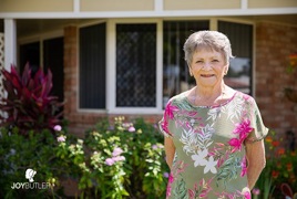 Lynelle_368x246.jpg Lynelle_368x246.jpg