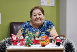 Sandra knits up a storm.jpg Sandra knits up a storm.jpg