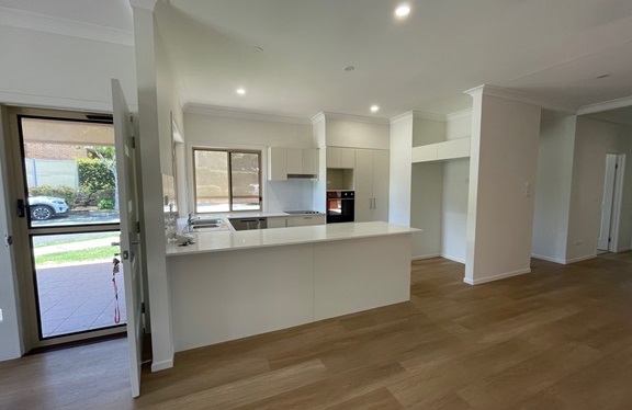 Moreton Shores Unit 23 Kitchen.jpg